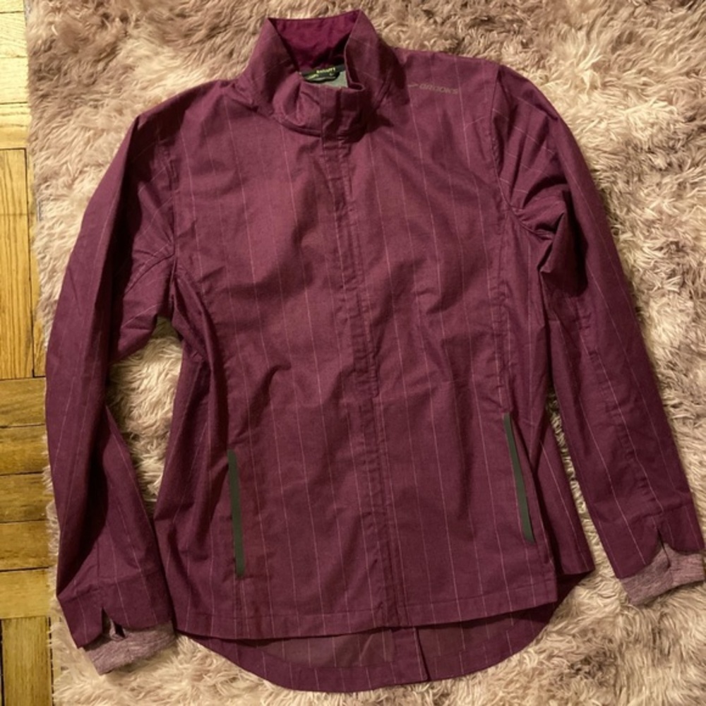 Brooks Size Zip up jacket for running - light water and wind proof